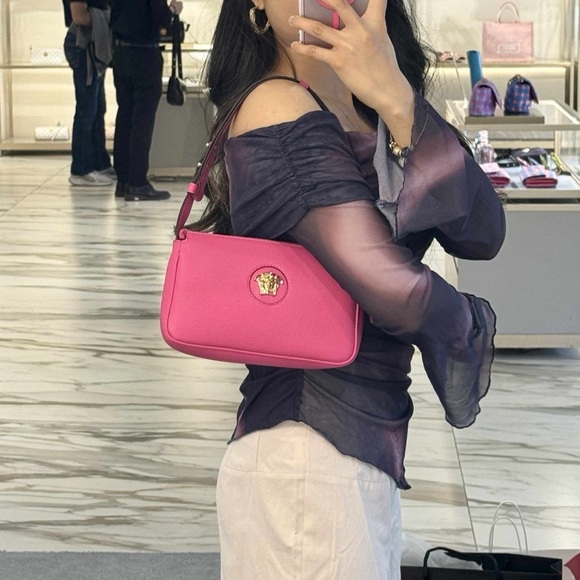 Versace Fuchsia Shoulder Bag with Gold Medusa$975 Retail Brand new ready - Picture 15 of 15